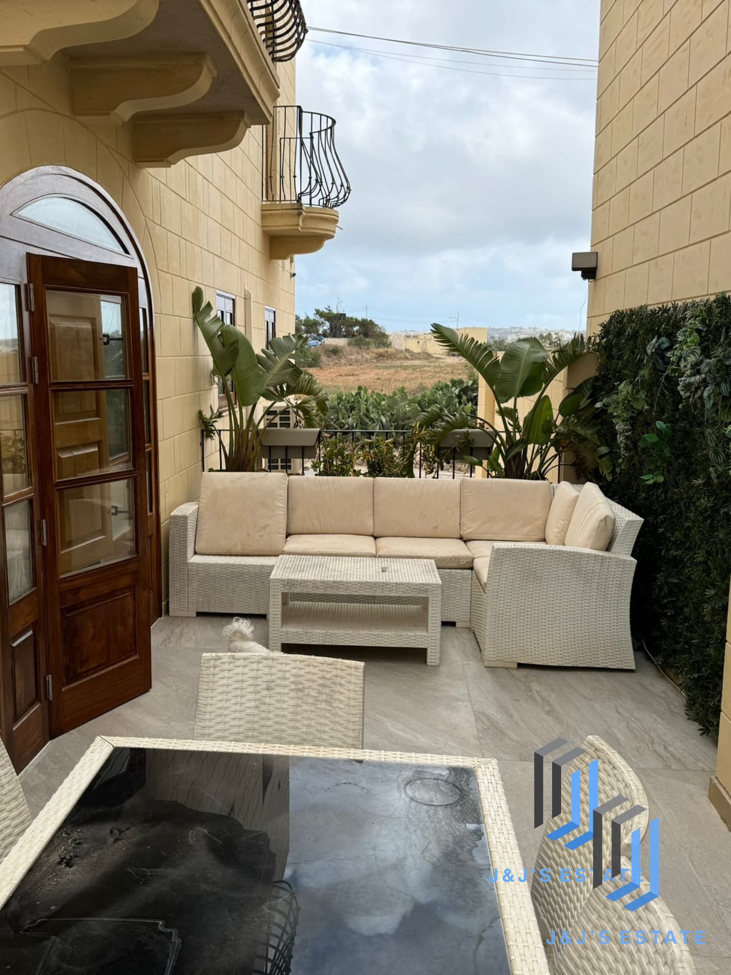 Spacious 3-Bedroom Maisonette in Rabat with Views · 2