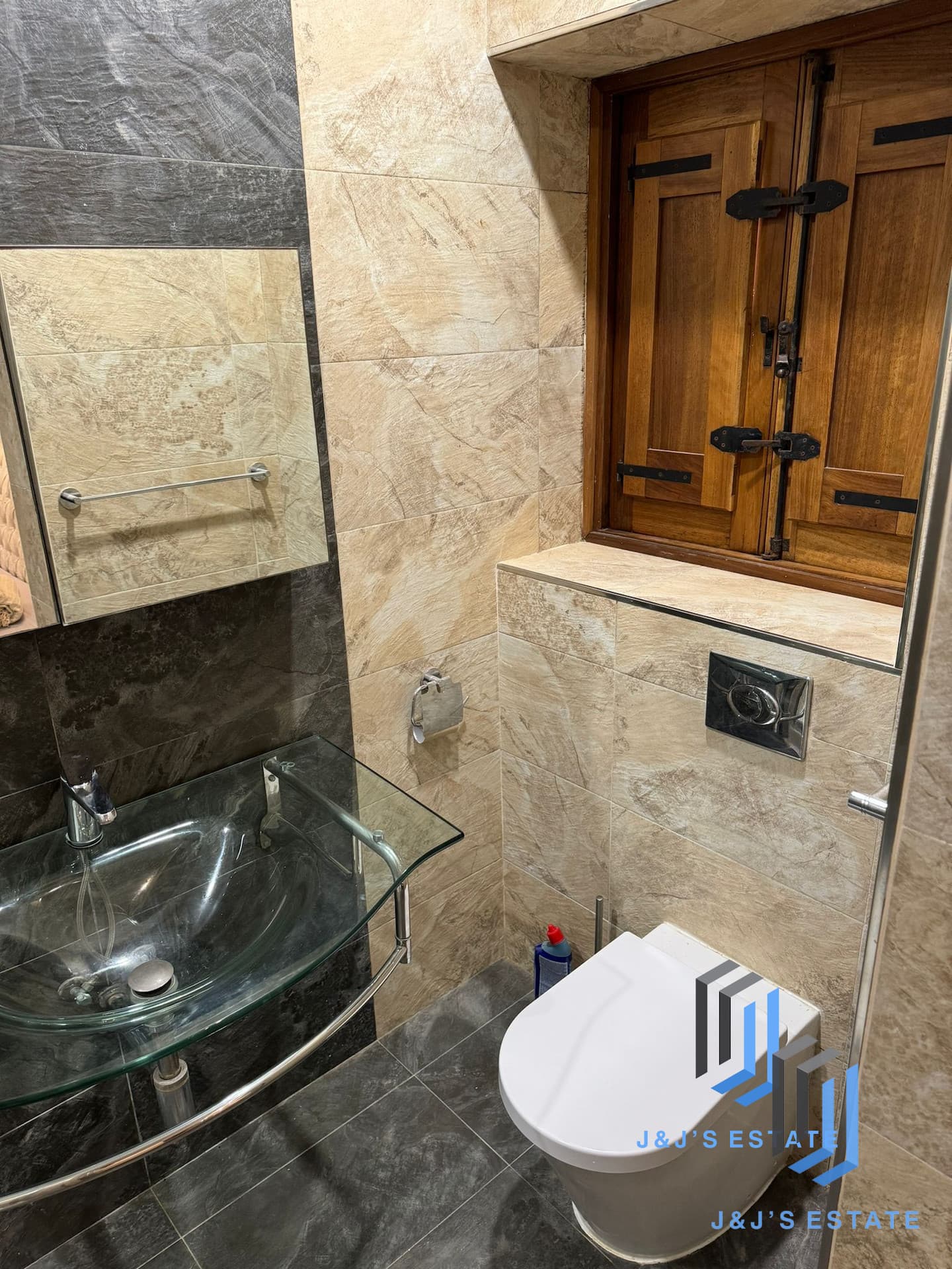 Spacious 3-Bedroom Maisonette in Rabat with Views · 6