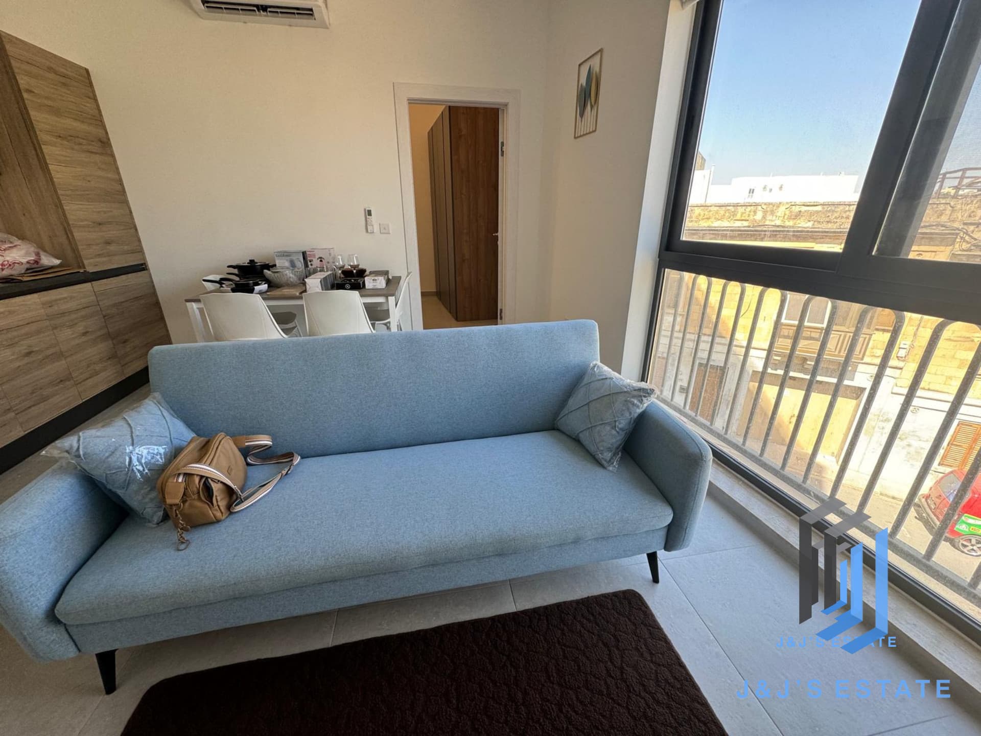 Stylish 1-Bedroom Apartment in Msida · 4