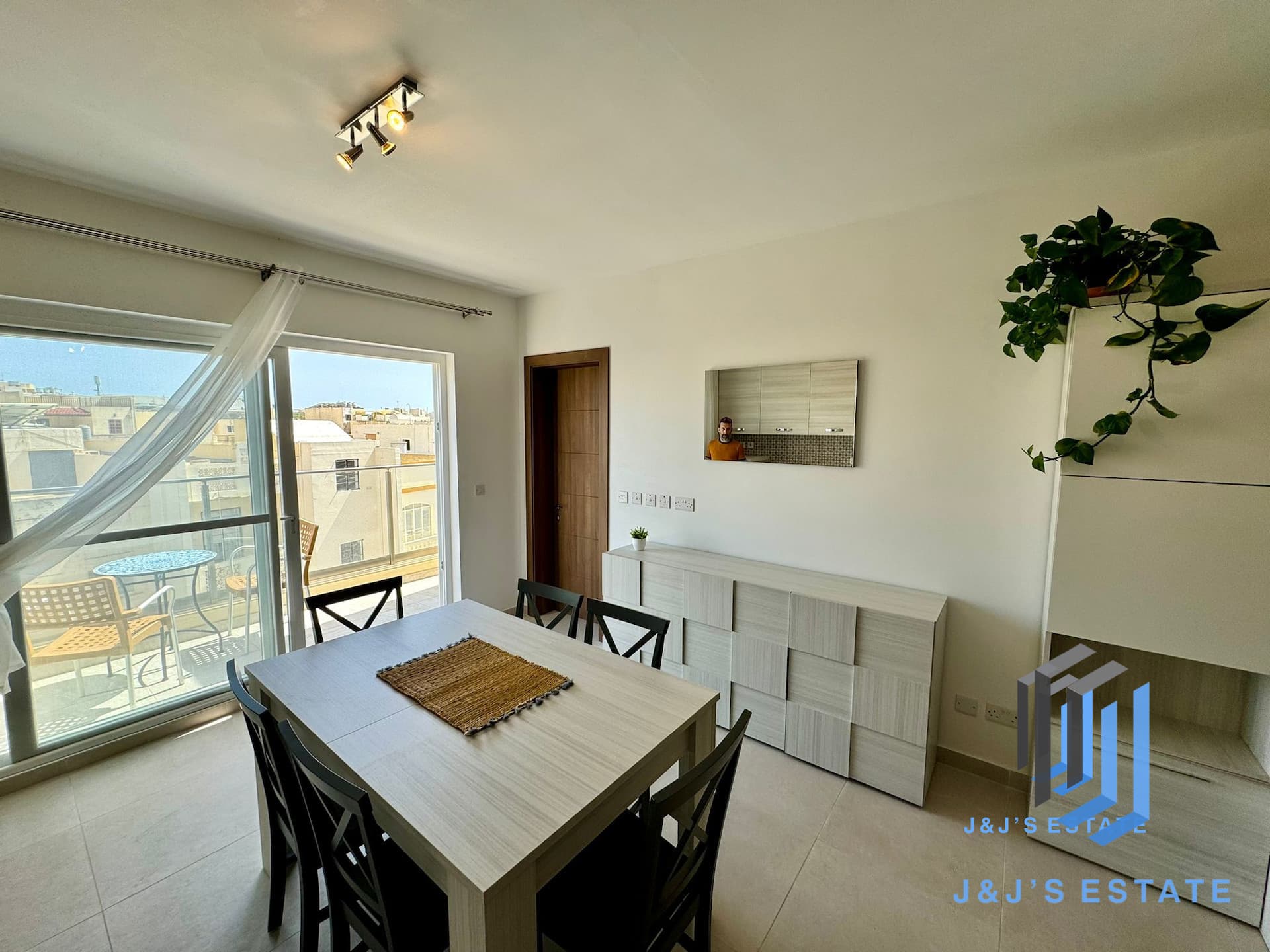 Modern 2-Bedroom Apartment in Rabat · 5