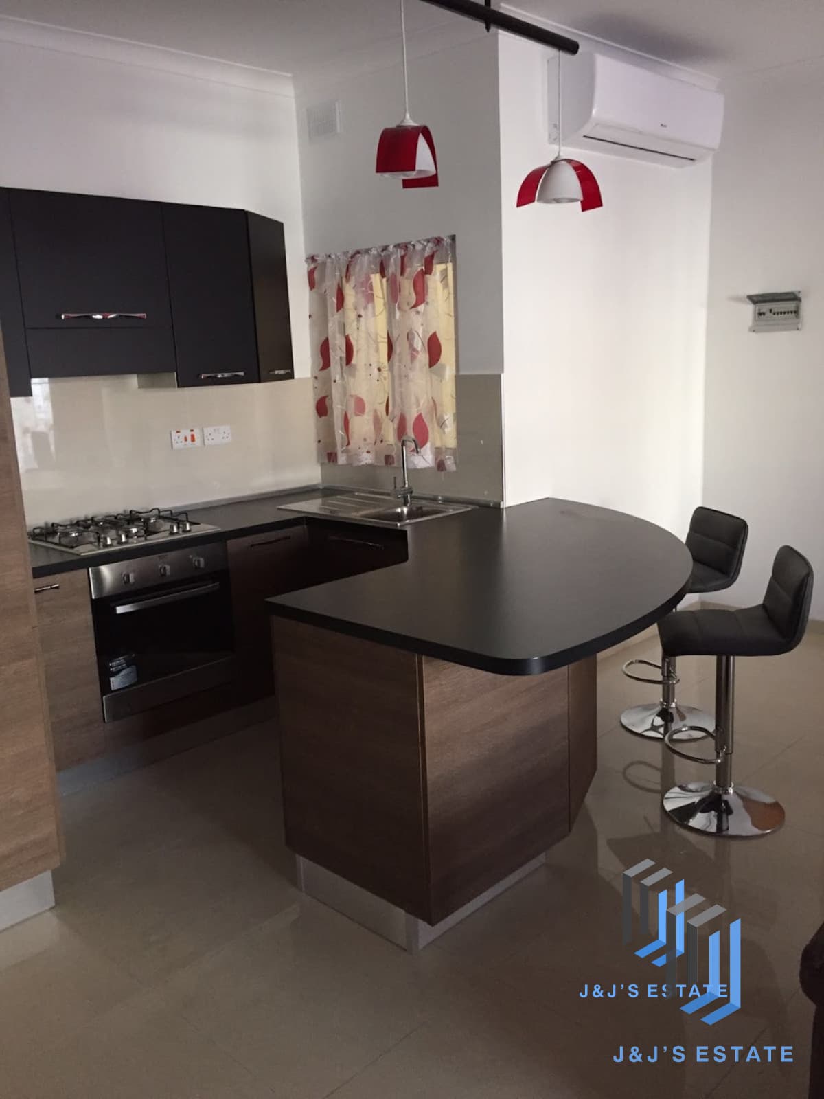 Modern three-bedroom apartment with balconies in Attard · 1