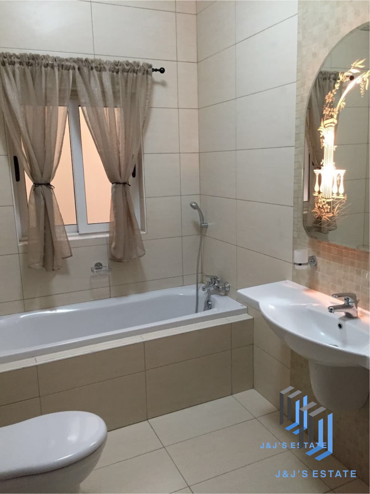 Modern three-bedroom apartment with balconies in Attard · 3