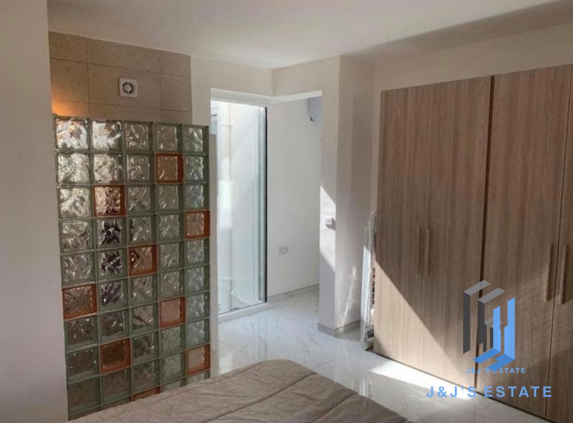 Spacious Penthouse with Sea Front Views in Qawra · 3