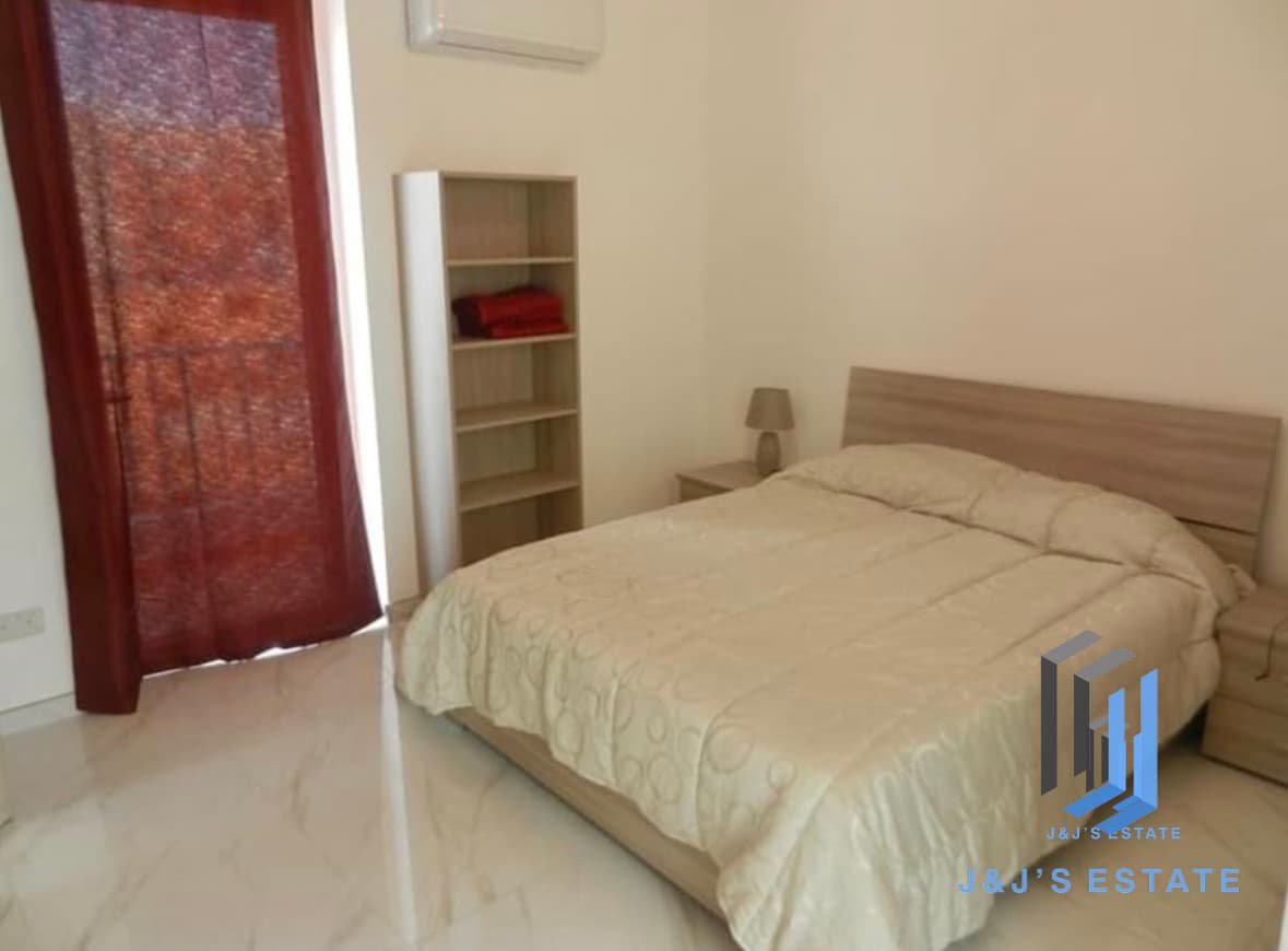 Spacious Penthouse with Sea Front Views in Qawra · 4