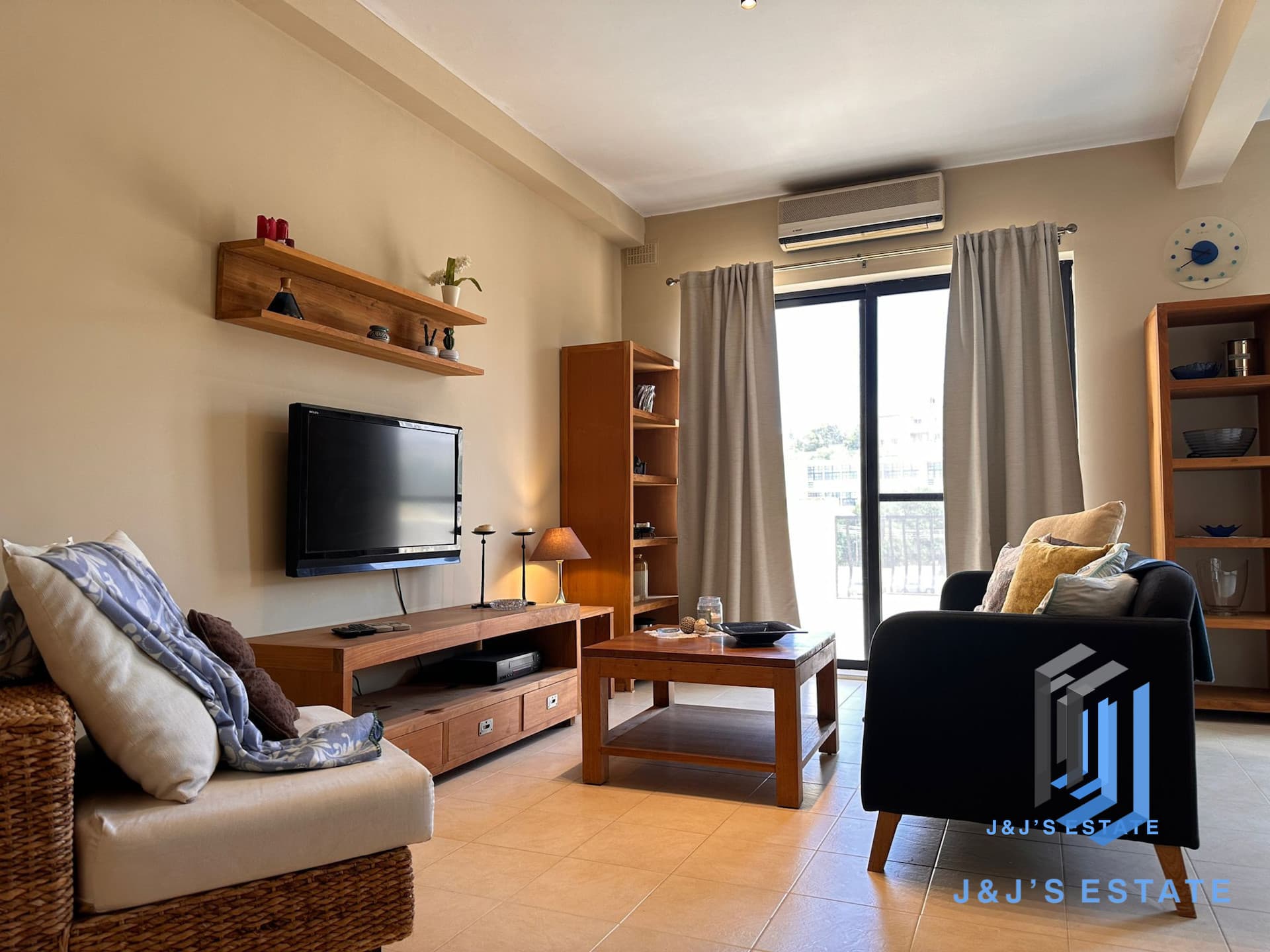 Stylish 2-Bedroom Apartment in the Heart of St Julian's