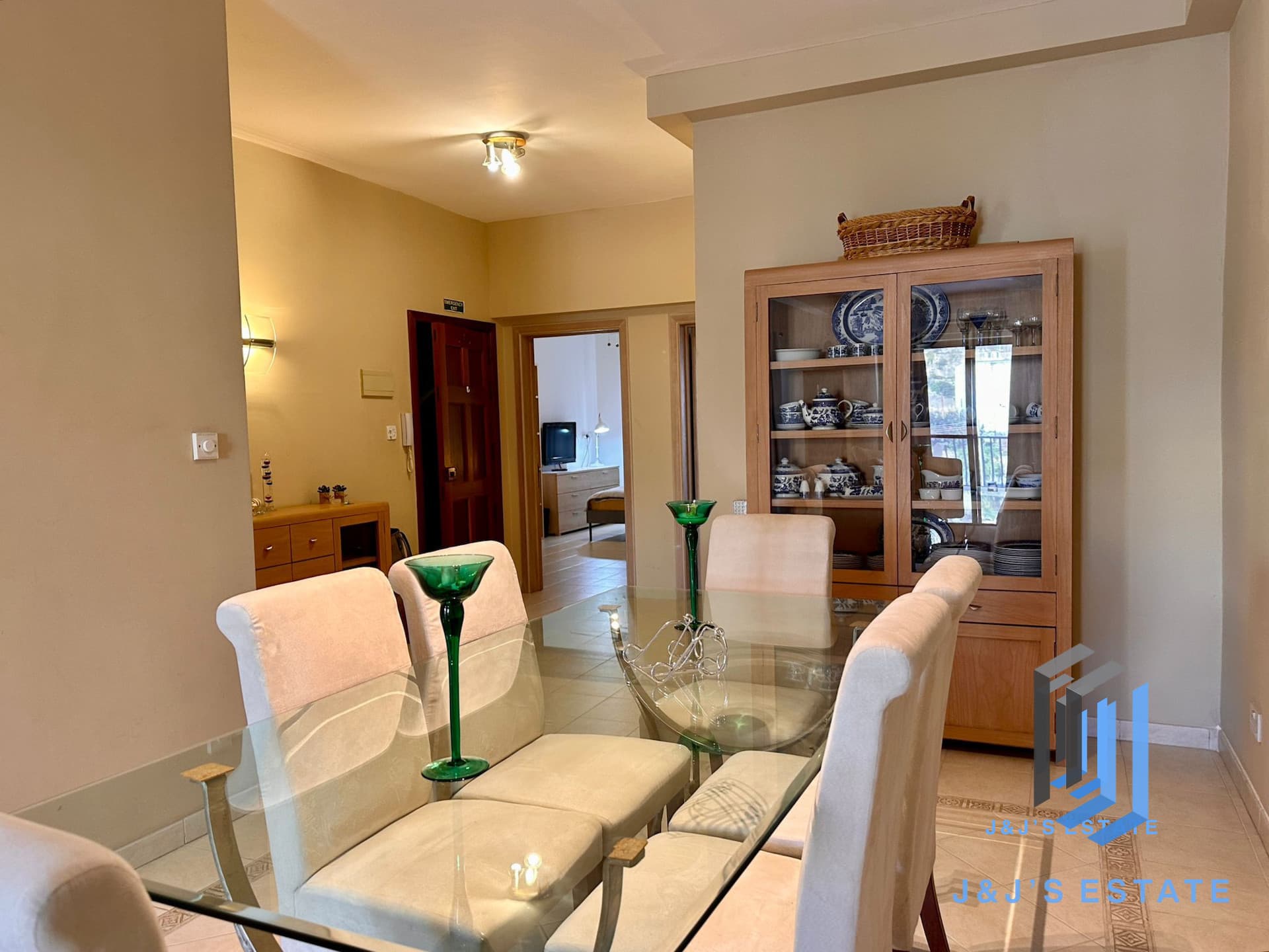 Stylish 2-Bedroom Apartment in the Heart of St Julian's · 4