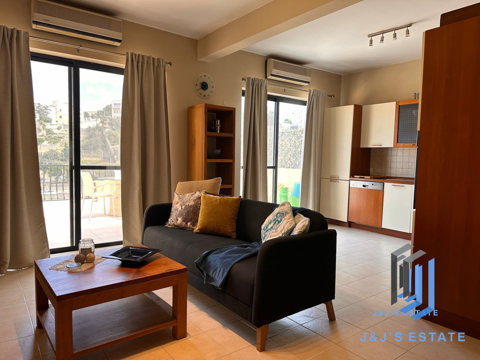 Stylish 2-Bedroom Apartment in the Heart of St Julian's · 6