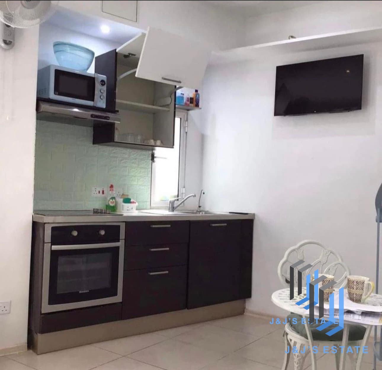 Charming 2-Bedroom Corner Townhouse in Central Sliema · 3