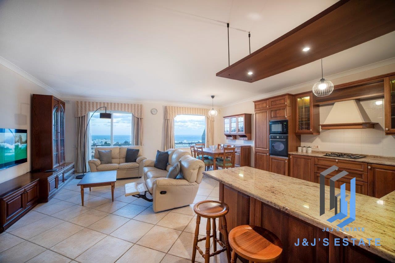 Spacious 2-Bedroom Apartment with Valley Views in Ibragg · 3