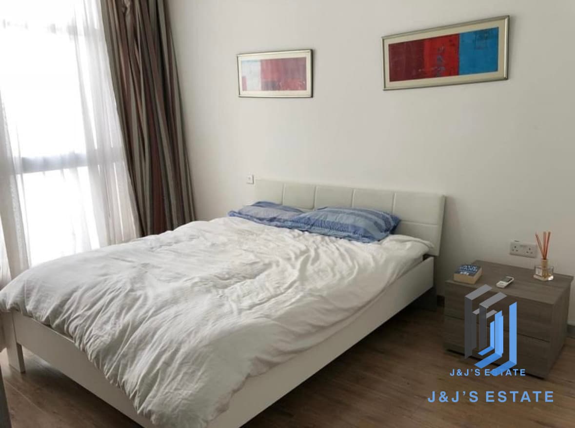 Three-bedroom apartment with balcony in Ta' Xbiex · 3