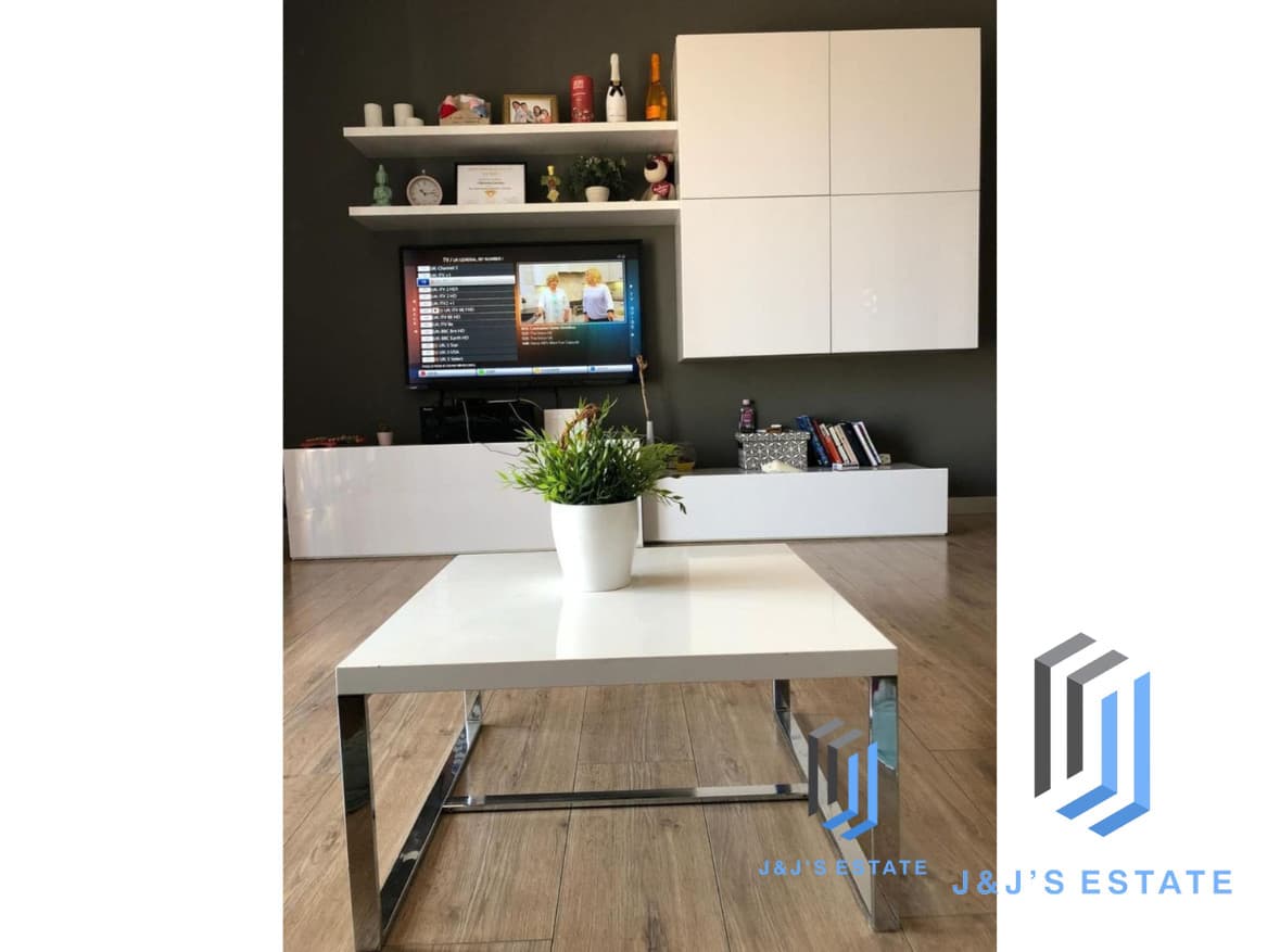 Three-bedroom apartment with balcony in Ta' Xbiex · 6