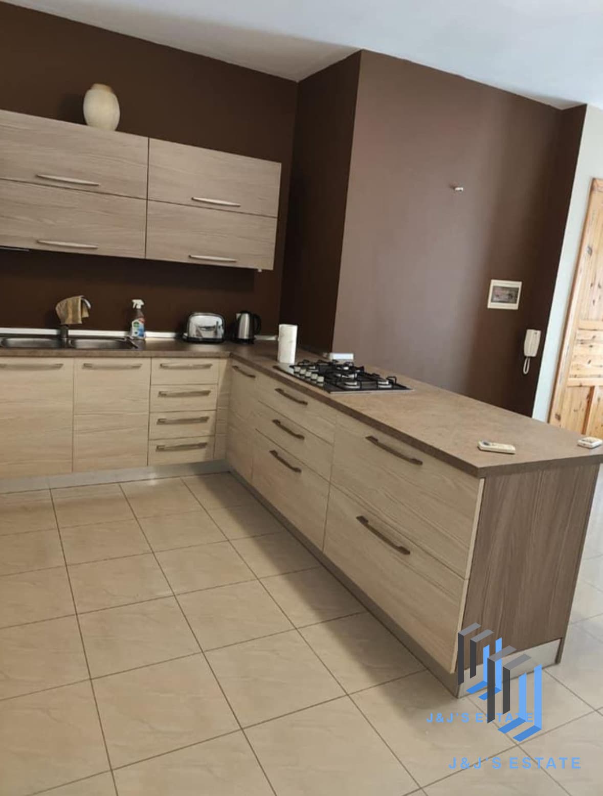 Charming 3-Bedroom Apartment in Balzan · 3