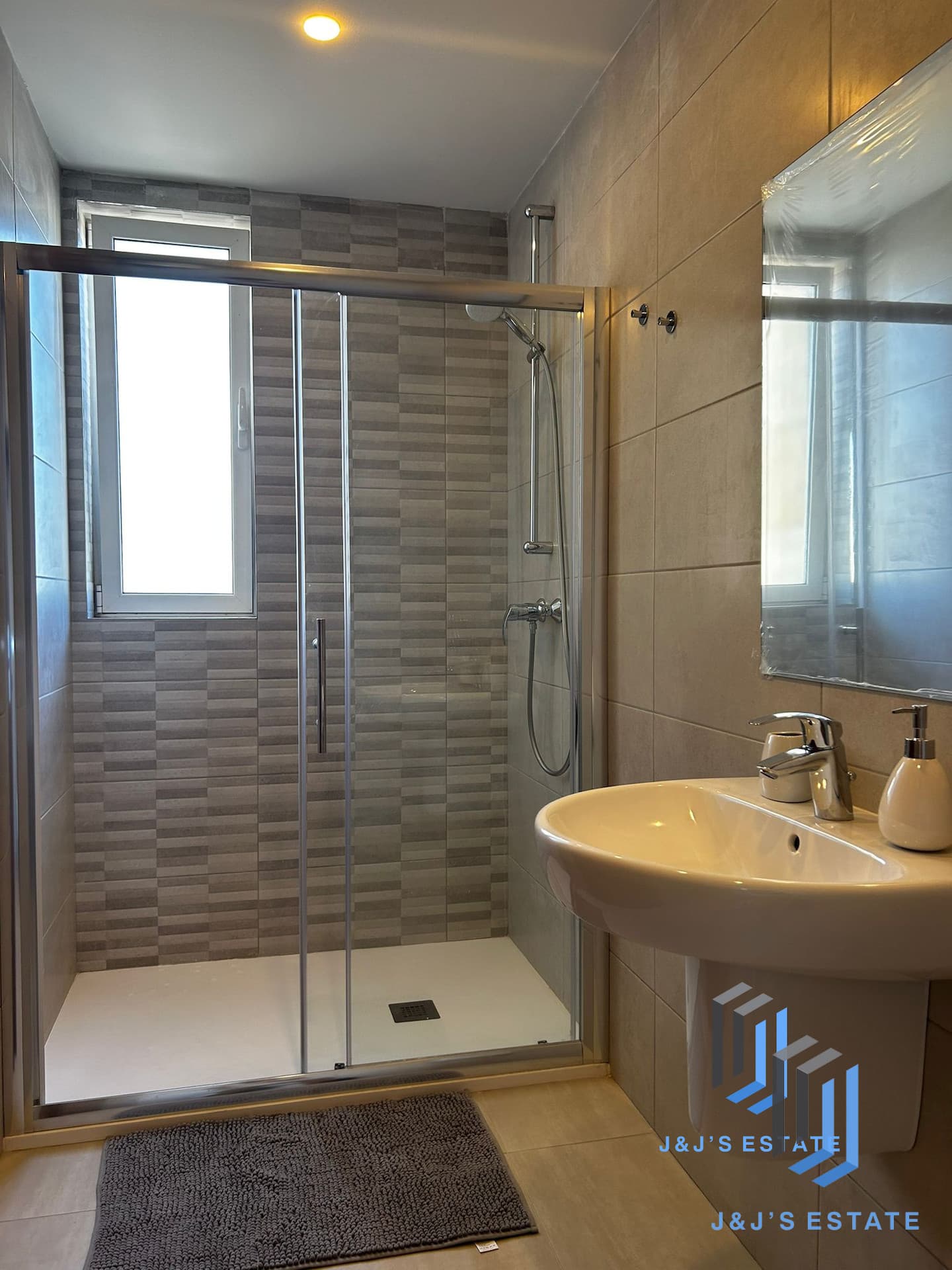 Modern Brand New 2-Bedroom Apartment in Central Swieqi · 4