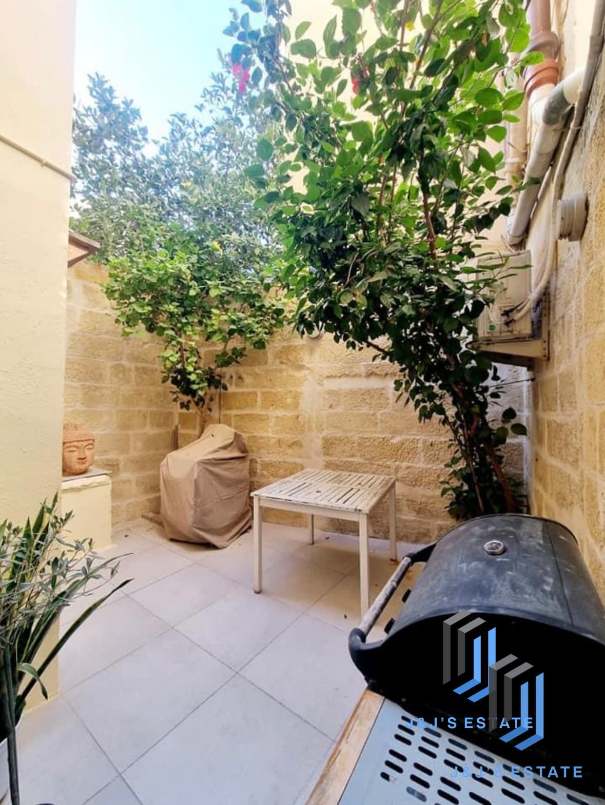Charming 1-Bedroom Townhouse for Rent in Sliema Exiles · 7