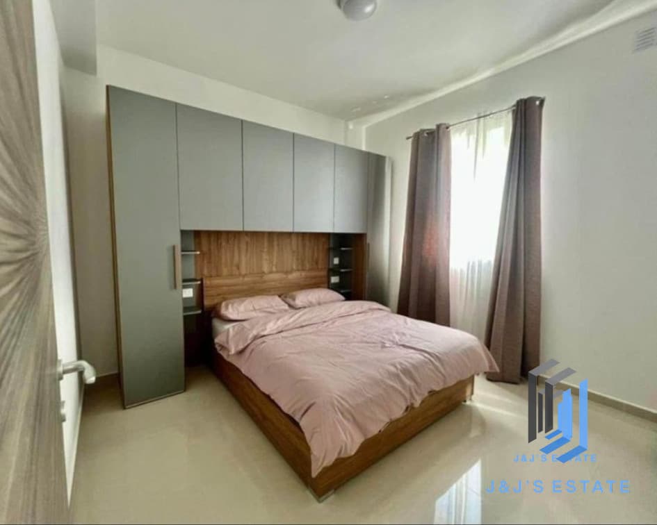Stylish 3-Bedroom Apartment by the Seaside in Gzira · 2