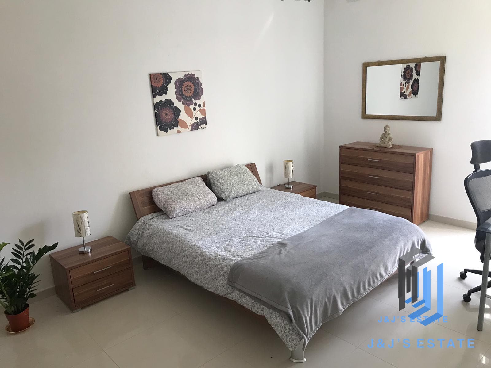 Charming 2-Bedroom Apartment in St Julian's · 4