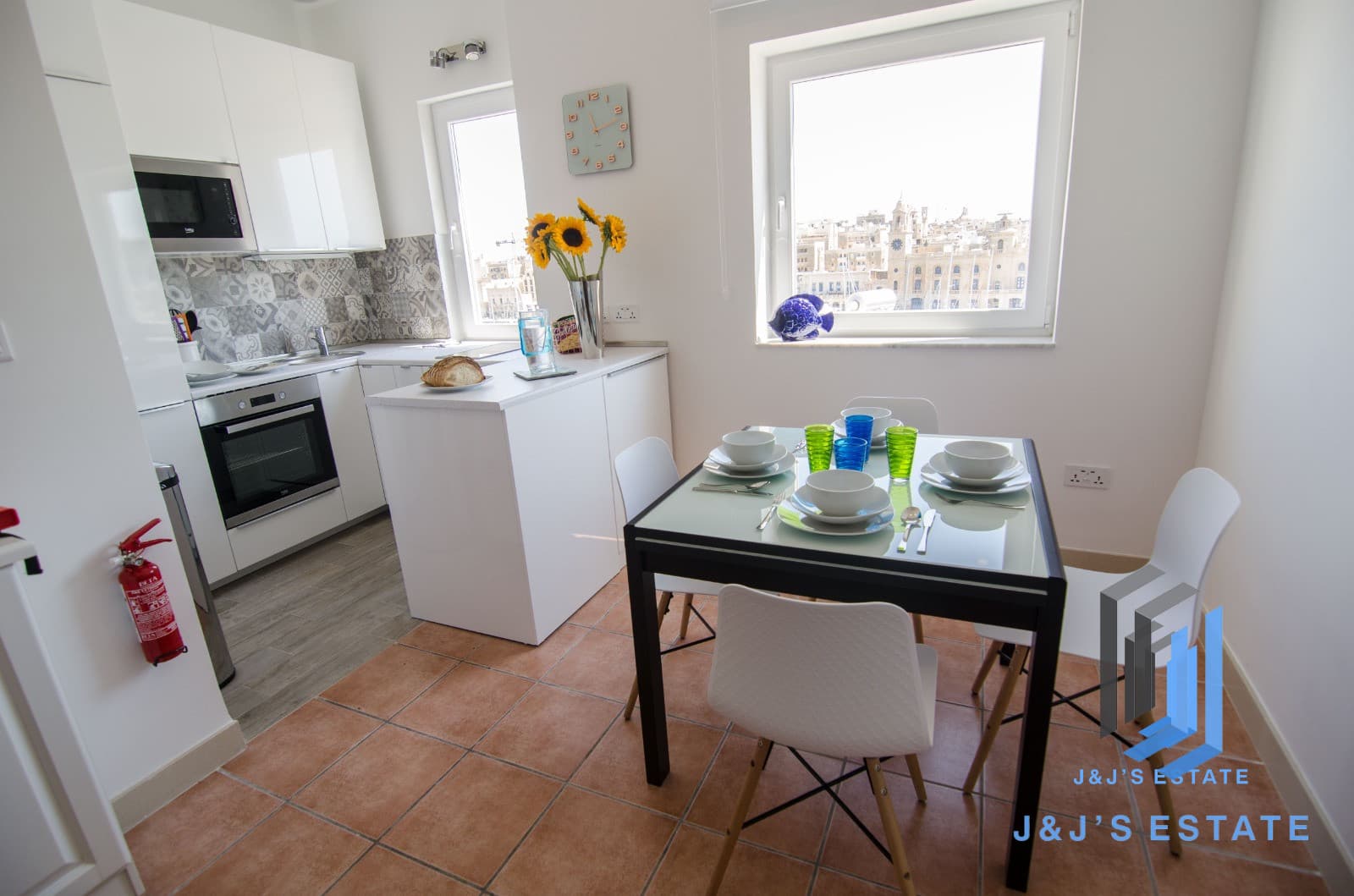 Charming 2-Bedroom Apartment in Senglea with Sea Views · 4