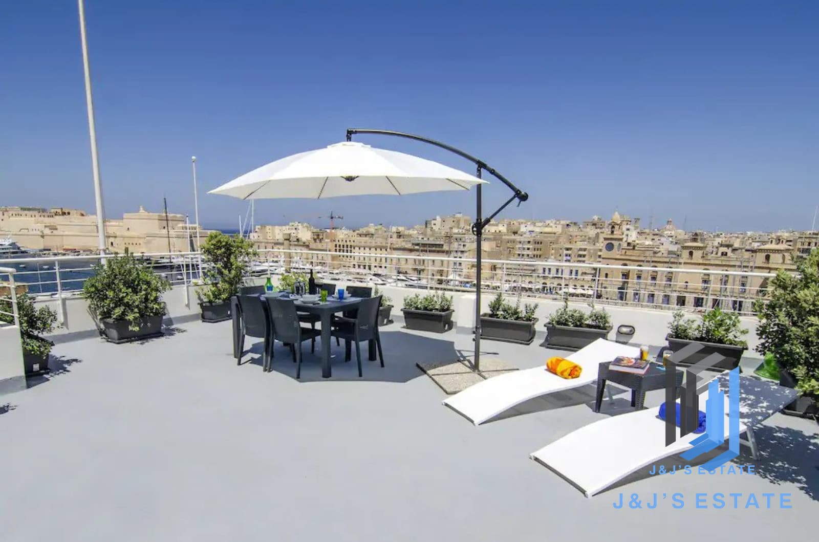 Charming 2-Bedroom Apartment in Senglea with Sea Views · 5