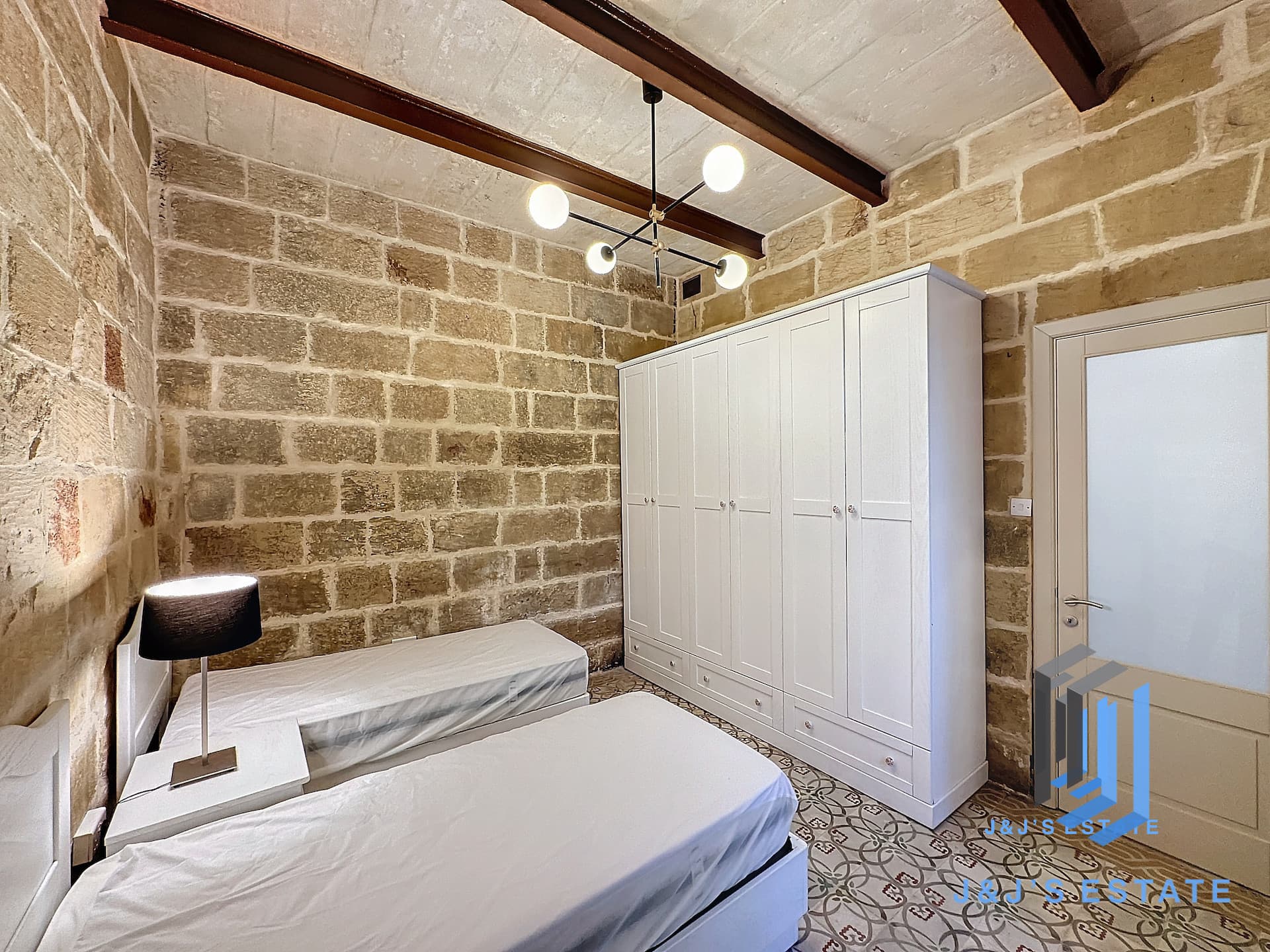 Charming 3-Bedroom Townhouse in Zurrieq · 4