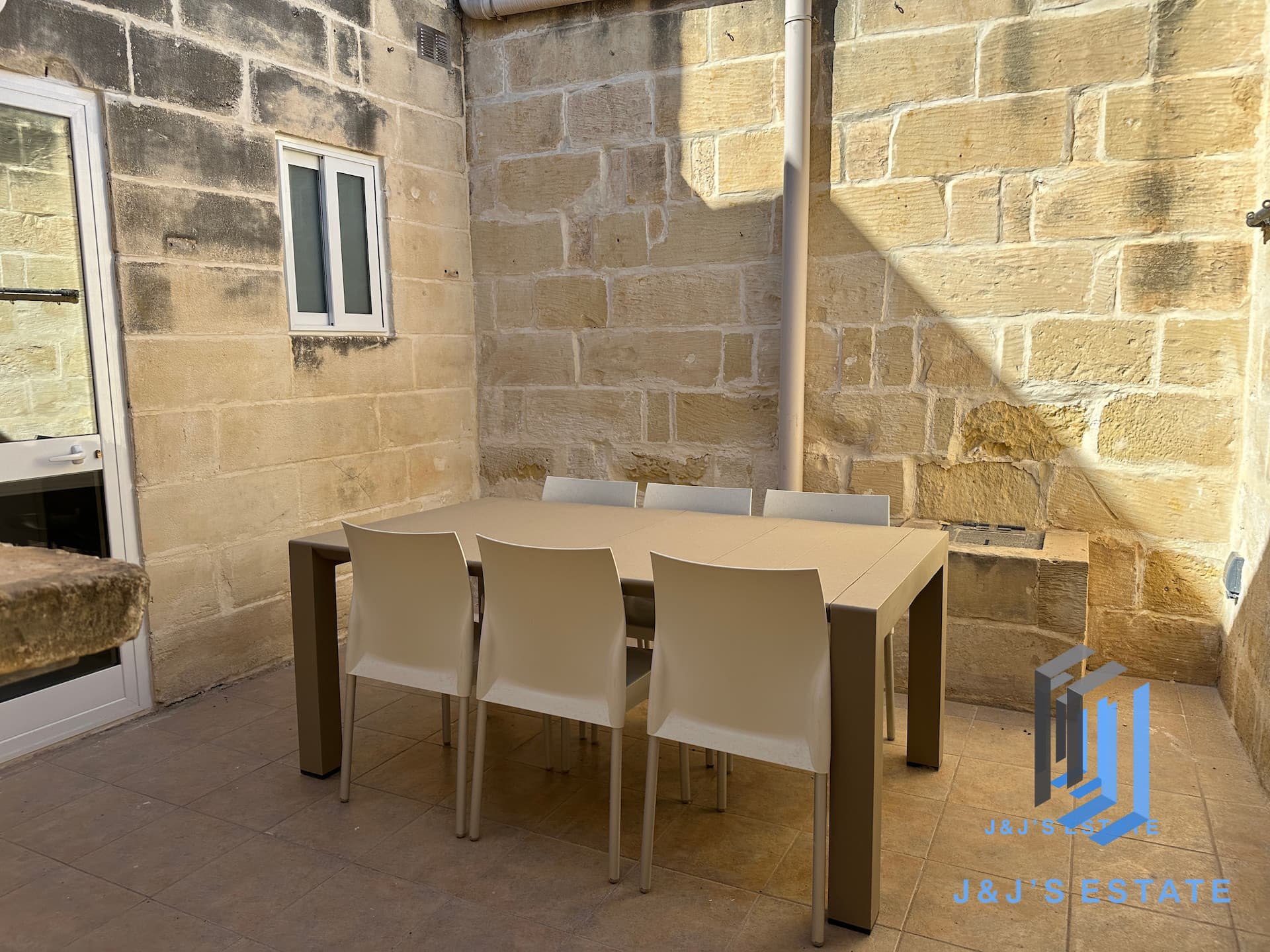 Charming 3-Bedroom Townhouse in Zurrieq · 5