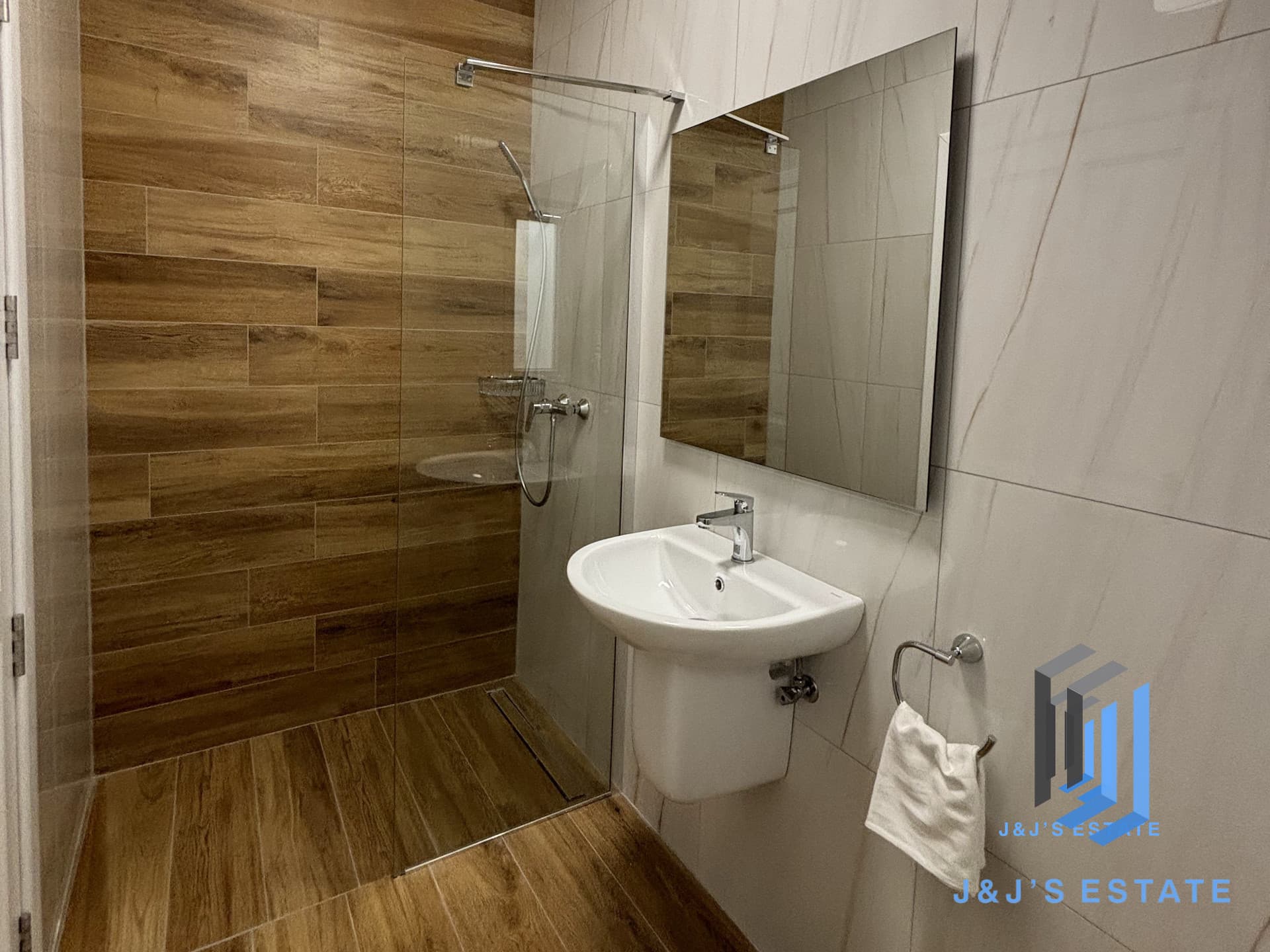 Brand New 3-Bedroom Penthouse in Zurrieq · 4