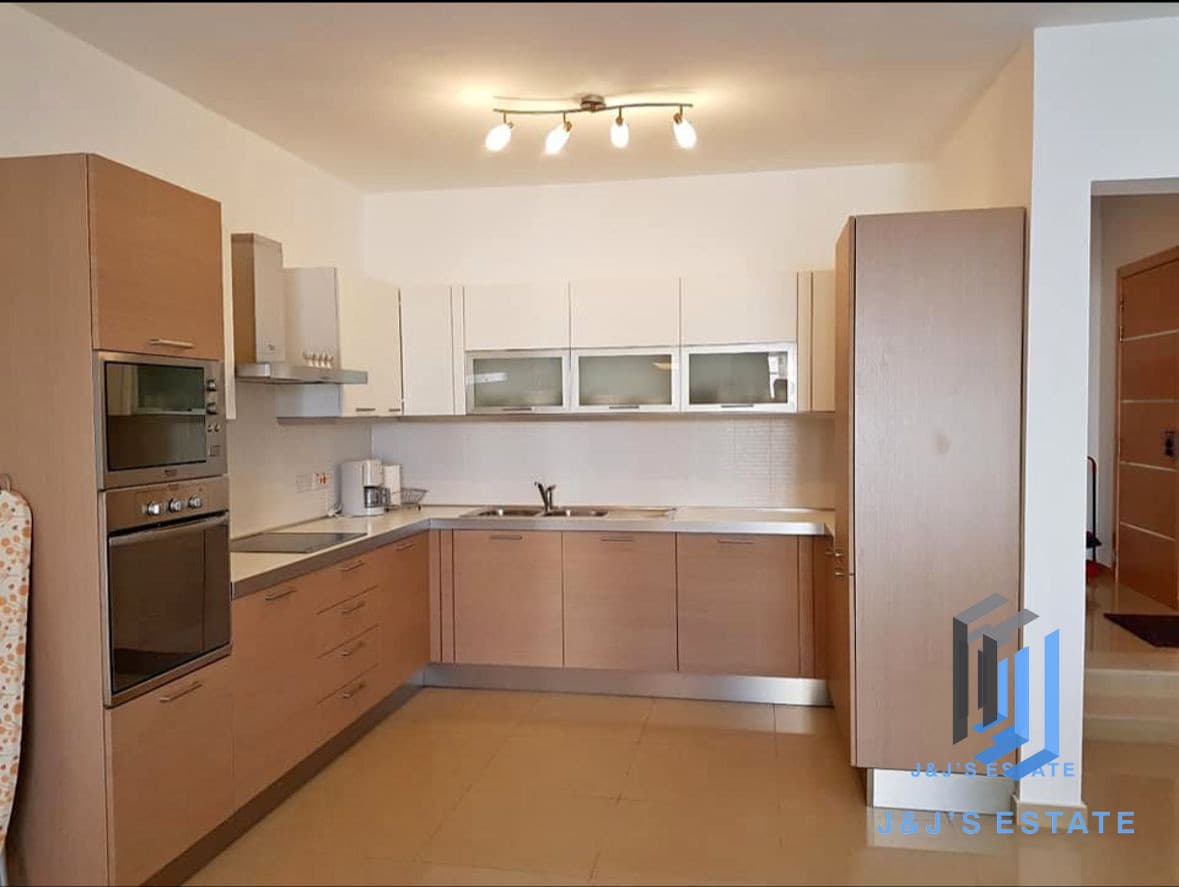 Spacious 3-Bedroom Apartment in Sliema · 2