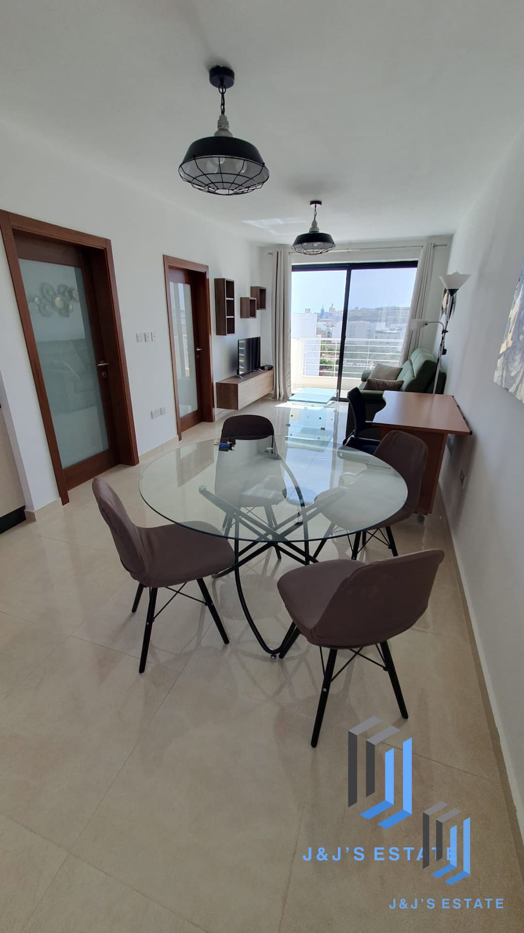 Stylish 1-Bedroom Penthouse in Gzira · 2