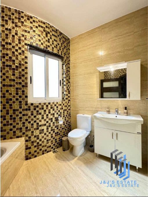 Spacious 3-Bedroom Apartment Near Victoria · 3