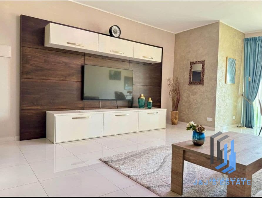 Spacious 3-Bedroom Apartment Near Victoria · 6