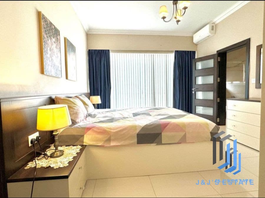 Spacious 3-Bedroom Apartment Near Victoria · 8