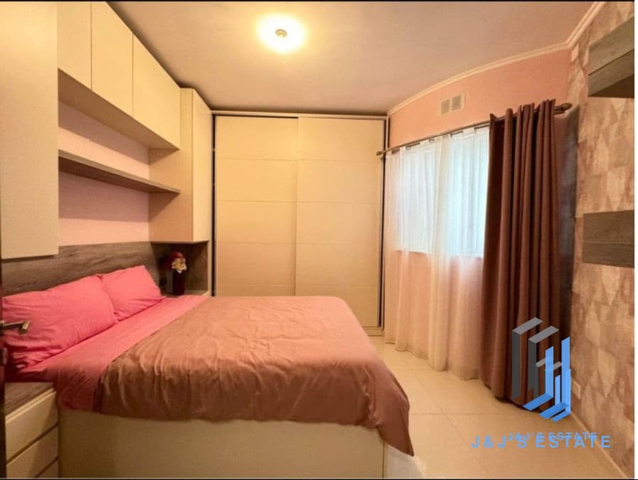 Spacious 3-Bedroom Apartment Near Victoria · 9