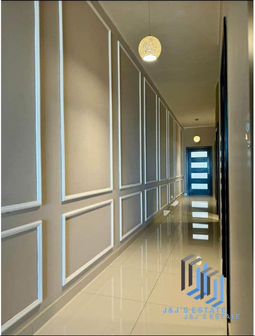 Spacious 3-Bedroom Apartment Near Victoria · 10