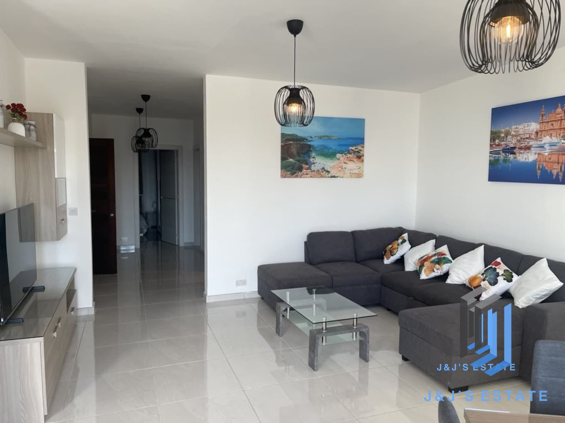 Modern 2-Bedroom Apartment with Balluta Views in Sliema