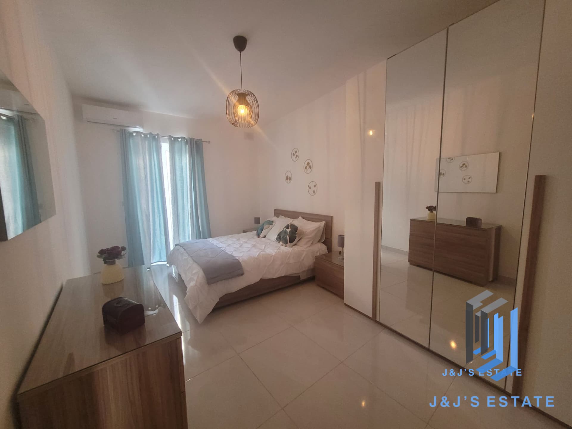 Modern 2-Bedroom Apartment with Balluta Views in Sliema · 7