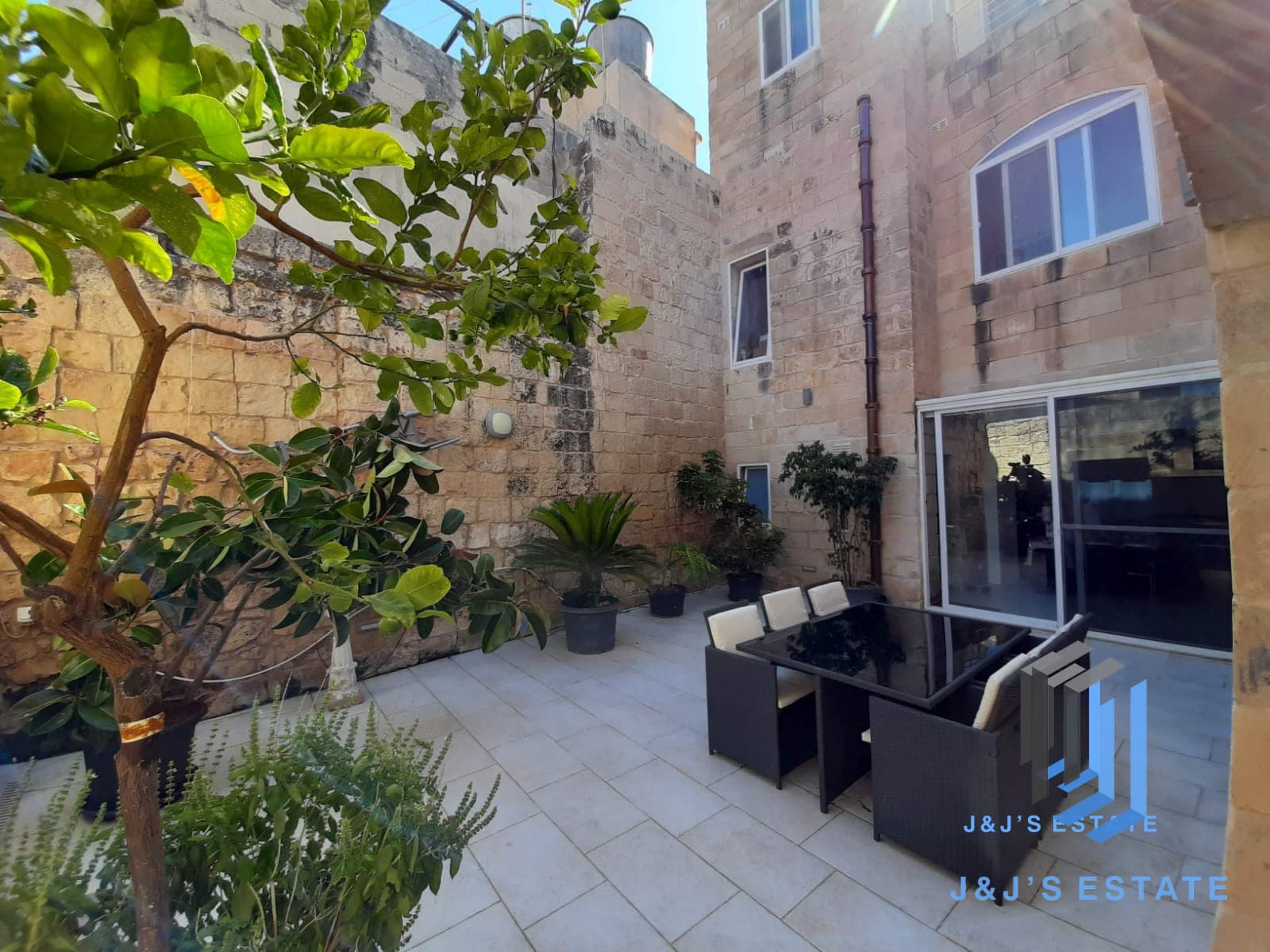 Refurbished four-bedroom house of character in Gharghur · 1