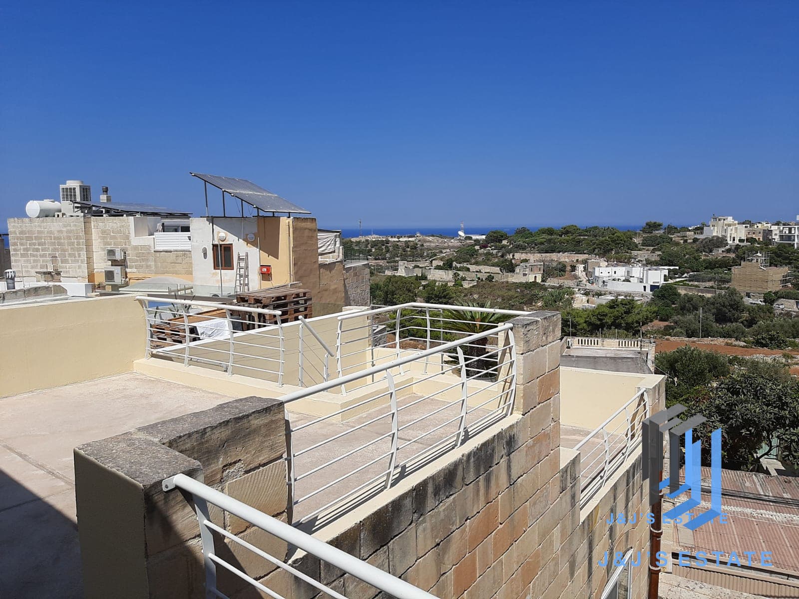 Refurbished four-bedroom house of character in Gharghur · 3