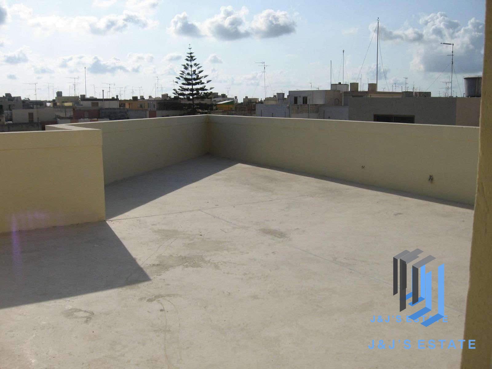 Spacious 3-Bedroom Maisonette in Naxxar · 2