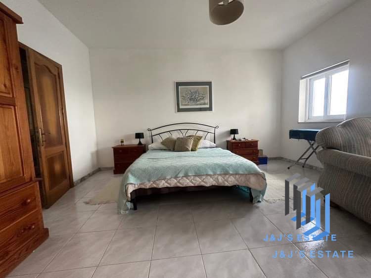 Three-Bedroom Seafront Apartment in Sliema · 5