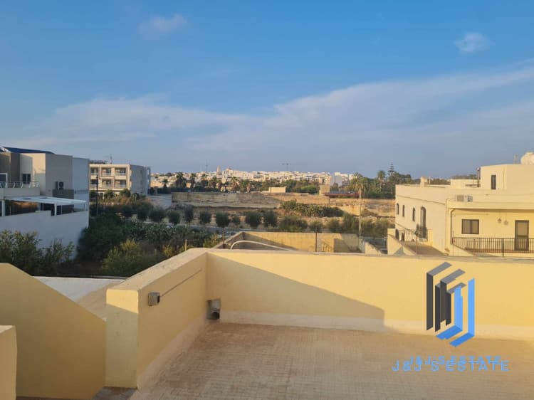 Semi-Detached Villa with 4 Bedrooms in Naxxar · 2