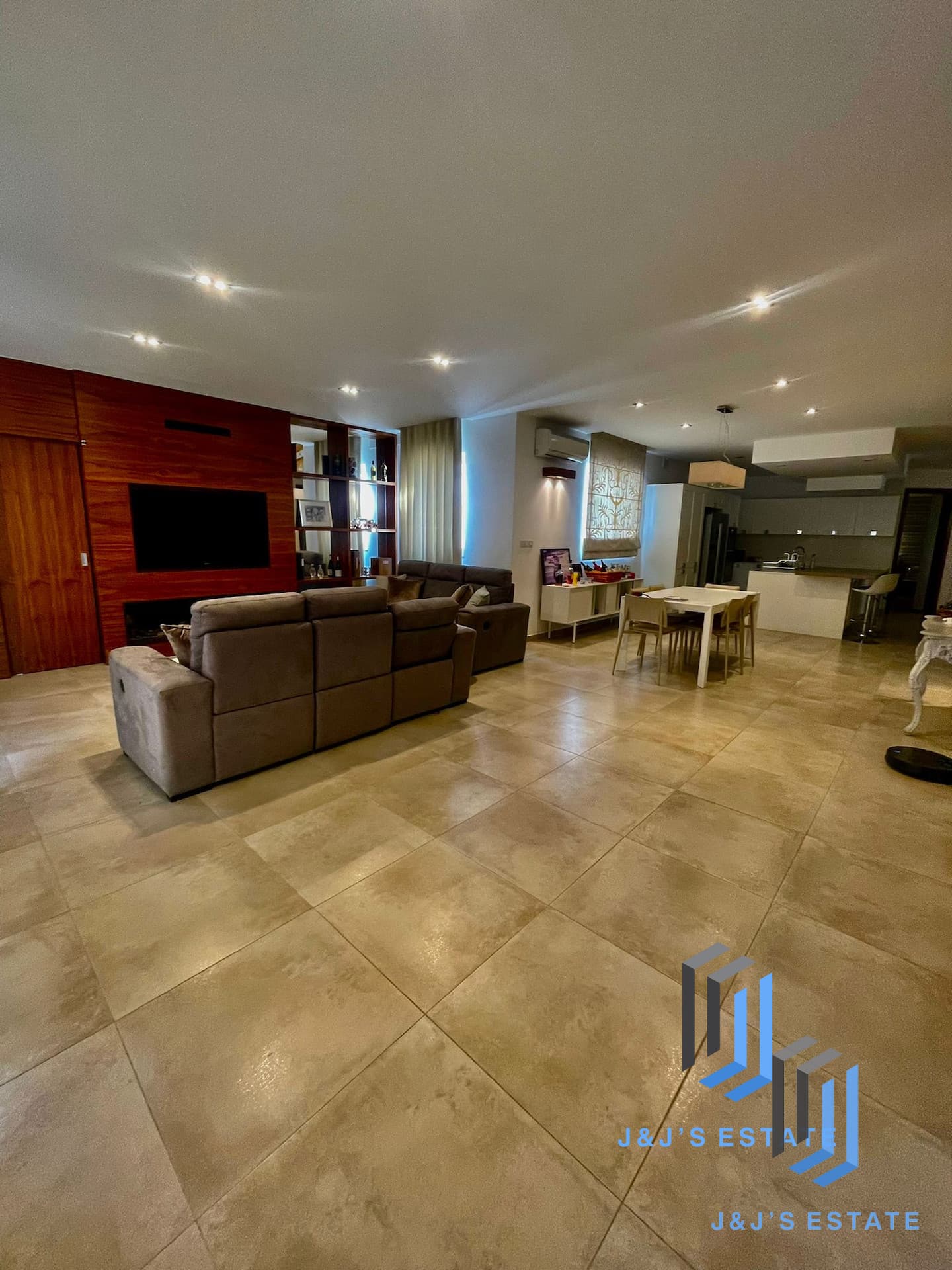Luxurious 3-Bedroom Penthouse in Balzan · 2