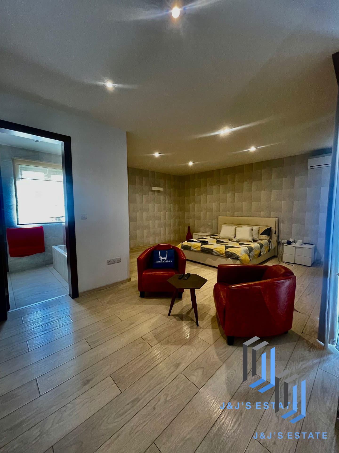Luxurious 3-Bedroom Penthouse in Balzan · 3