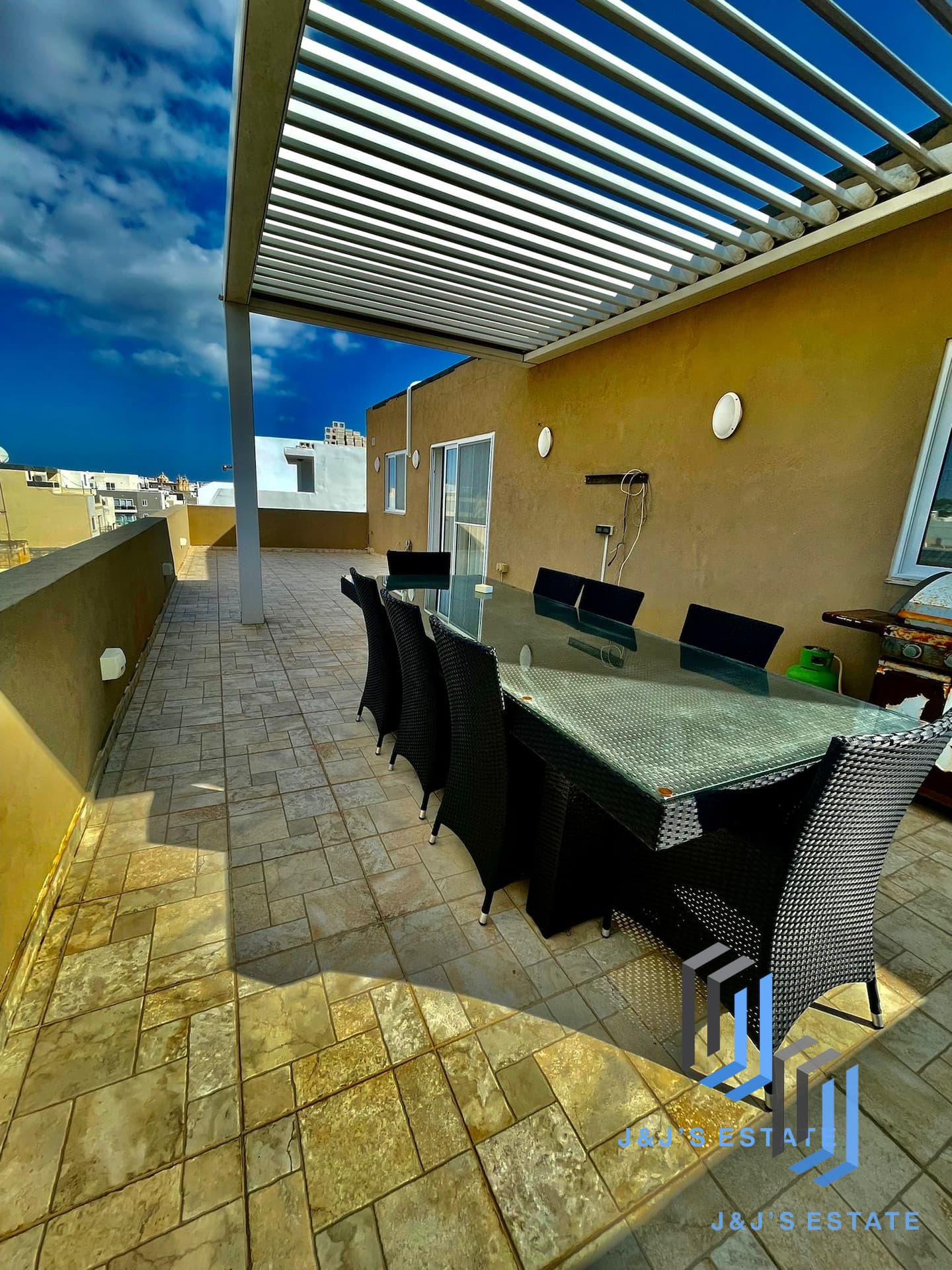 Luxurious 3-Bedroom Penthouse in Balzan · 4