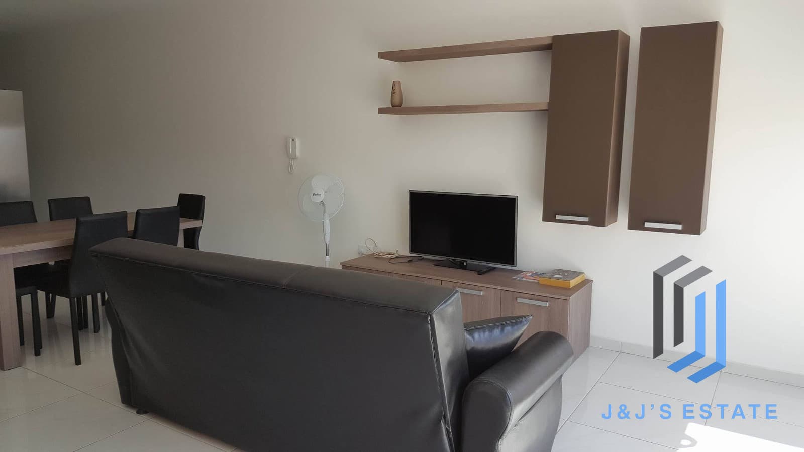 Two-bedroom penthouse with terraces and views in Birkirkara · 4