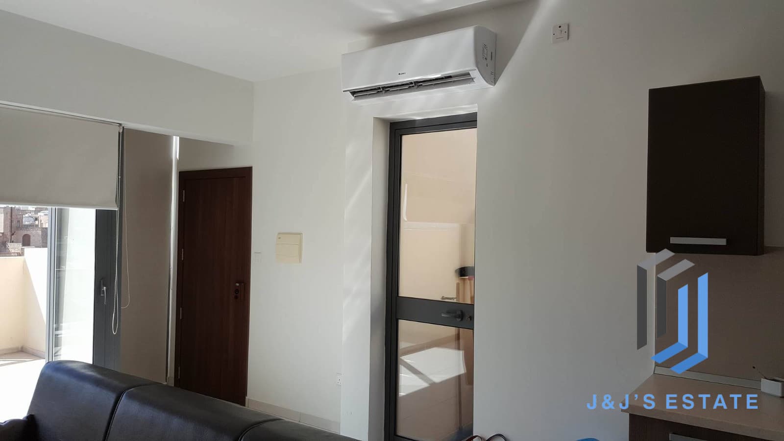 Two-bedroom penthouse with terraces and views in Birkirkara · 6
