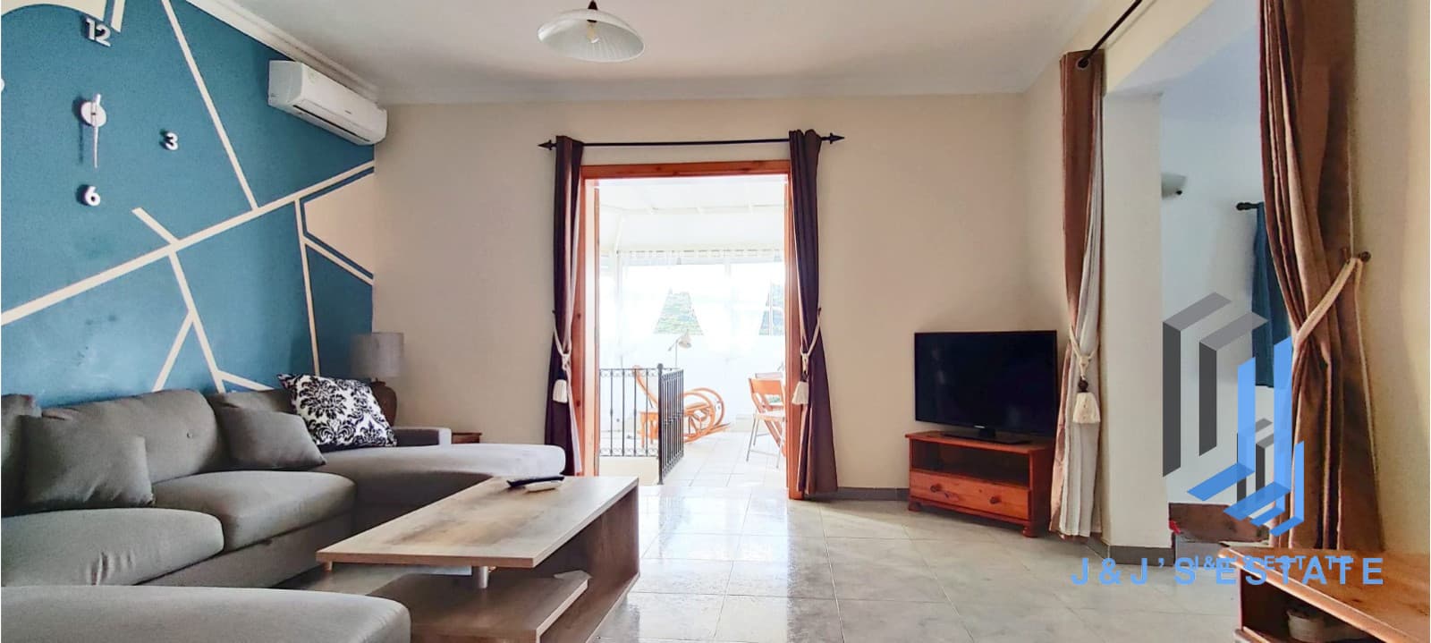 Bright Duplex Maisonette in San Gwann with Valley Views · 2