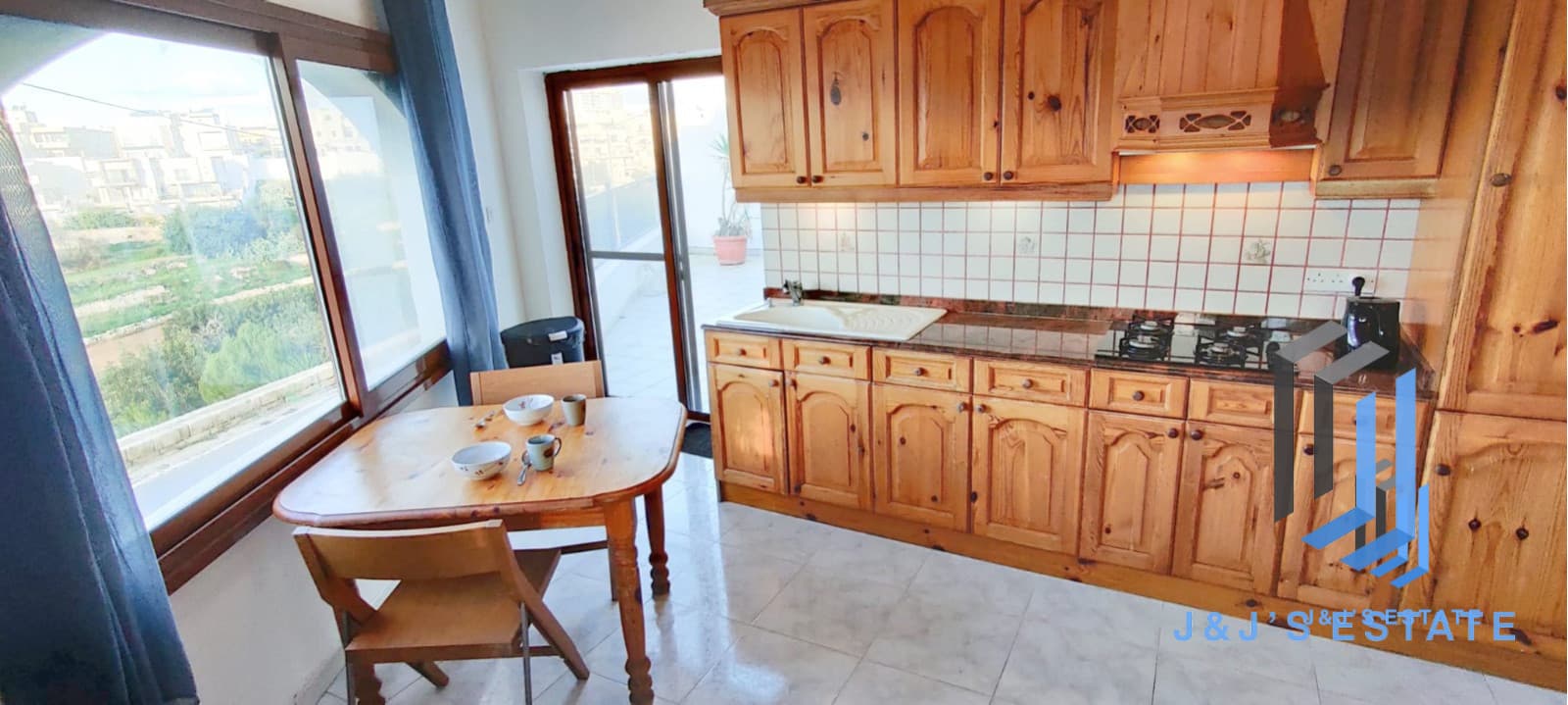 Bright Duplex Maisonette in San Gwann with Valley Views · 6