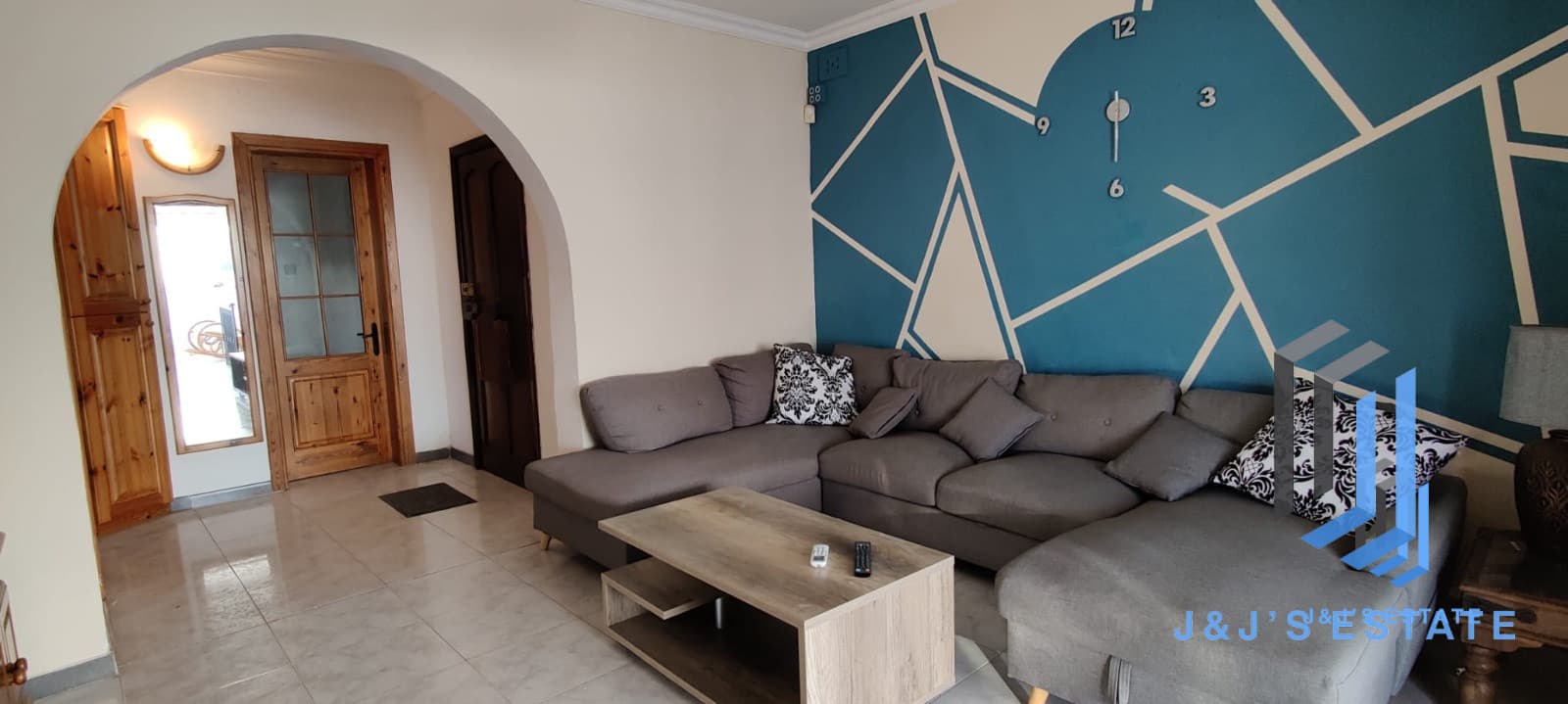Bright Duplex Maisonette in San Gwann with Valley Views · 7
