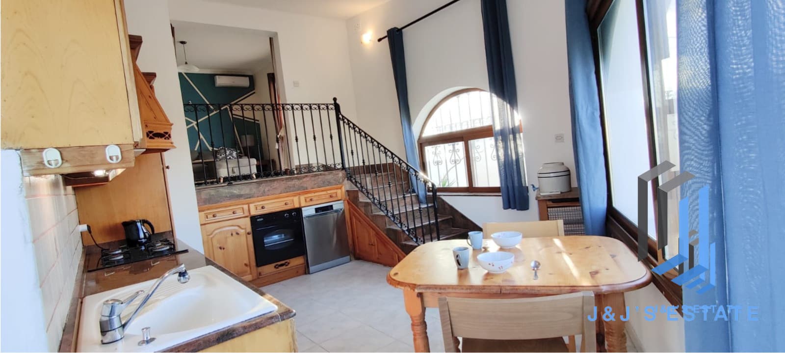 Bright Duplex Maisonette in San Gwann with Valley Views · 9