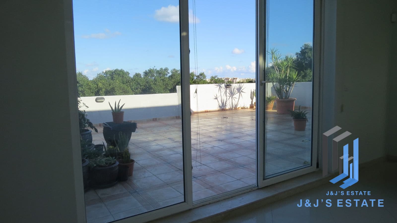 Stunning 290 SQM Penthouse in Zabbar with ODZ Views · 7