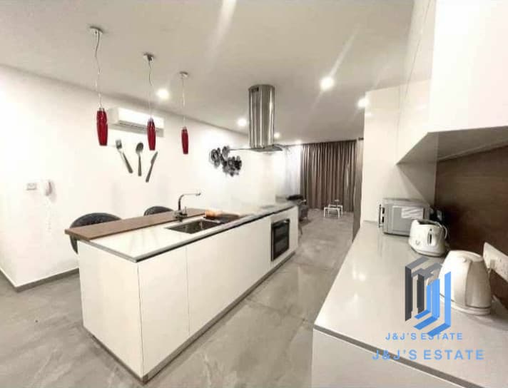 Charming 2-Bedroom Apartment in Victoria · 5